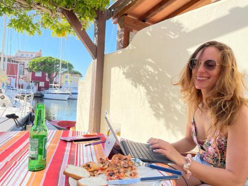 Φαγητό σε αυτή η παραθεριστική κατοικία ή κάπου εκεί κοντά