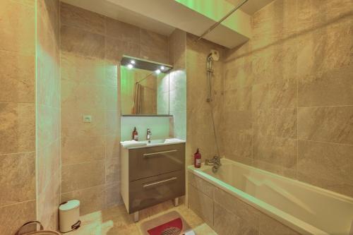 a bathroom with a sink and a toilet and a tub at Bonbini - 5min du Port de la Teste in La Teste-de-Buch