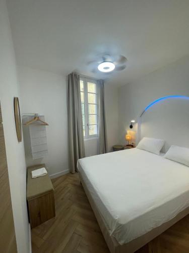 Recently renovated apartment in quiet area in heart of Old Nice