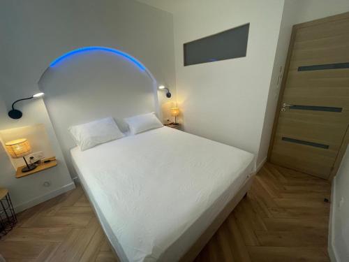 Recently renovated apartment in quiet area in heart of Old Nice