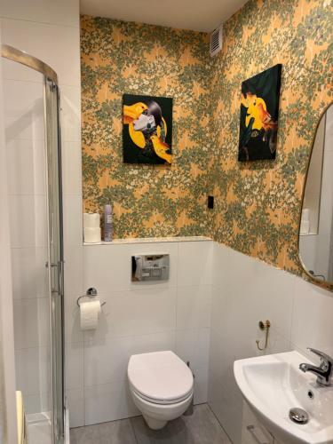 Ένα μπάνιο στο Sweet Nest Vision Apartment - Rynek, ground floor, Smart TV