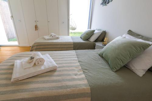 2BR Apt w-Pool, Gym & Garden- Steps To Ria Formosa
