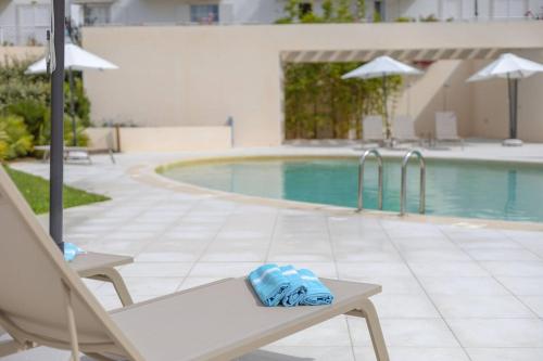 2BR Apt w-Pool, Gym & Garden- Steps To Ria Formosa