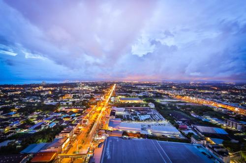 Vista generica su Rayong o vista sulla città dall'interno dell'hotel