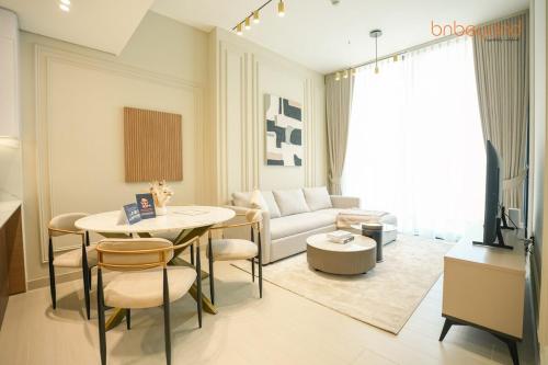 Bnbeyond's Chic Urban Retreat with Upscale 1BR