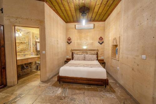 Letto o letti in una camera di Osmanbey Cave House