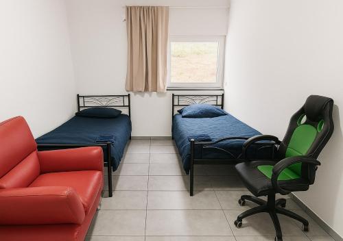 En eller flere senge i et værelse på Betty Apartment