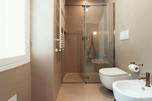 a bathroom with a shower and a toilet and a sink at Casa mia Navona Rooms in Rome