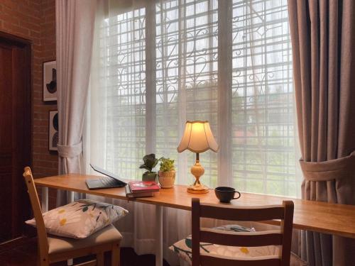 The Giftown Vientiane, Watchan