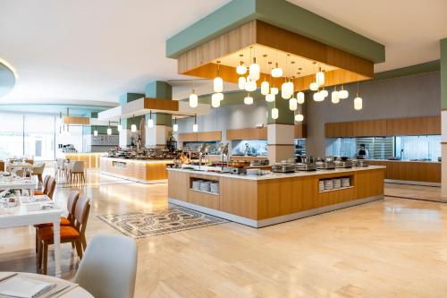 Makanan di atau berdekatan hotel