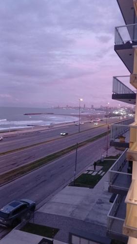 Vue générale sur la mer ou vue sur la mer prise depuis l'appartement