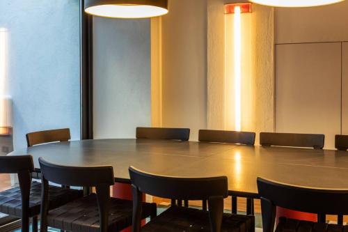 a conference room with a wooden table and chairs at Onix Fira in Barcelona