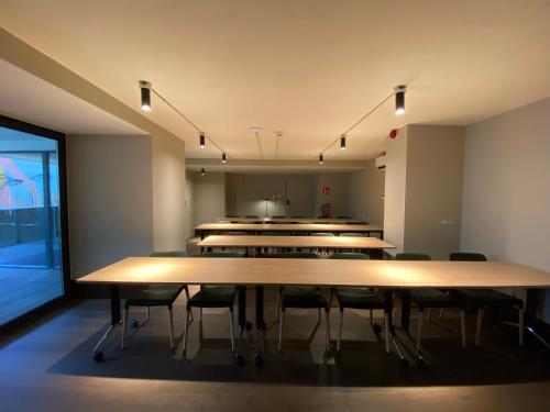 a conference room with wooden tables and chairs at Onix Fira in Barcelona