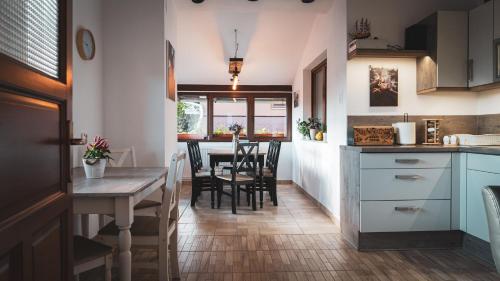 Dapur atau dapur kecil di Zet House