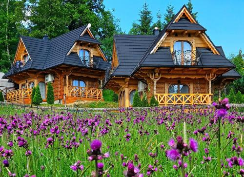 Vonkajšia záhrada v ubytovaní Góralska Chatka 2 Highland Cottage - Split AC, Jacuzzi, Sauna, Private parking, Mountains View, Garden, Zakopane