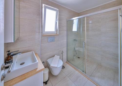 Ένα μπάνιο στο Begonya Suites