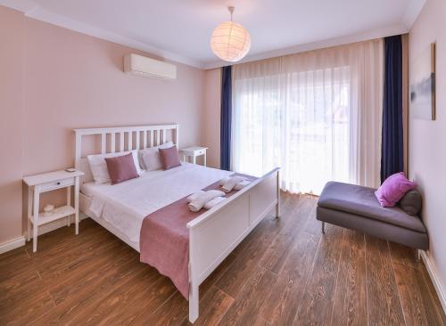 Ένα ή περισσότερα κρεβάτια σε δωμάτιο στο Begonya Suites