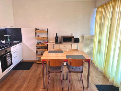Kuchyň nebo kuchyňský kout v ubytování Studio Anémones, meublé, équipé, Monthey