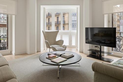 Easo Suite 7 by FeelFree Rentals