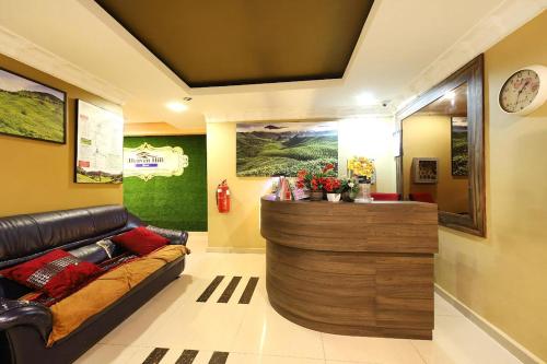 a lobby with a leather couch and a bar at Heaven Mountain Hill 2 Cameron Highlands in Cameron Highlands