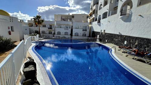 Sunny duplex with sea view of the scenic gorge