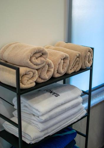 クラピナにあるApartman Laraのタオルラック(タオル、タオル付)