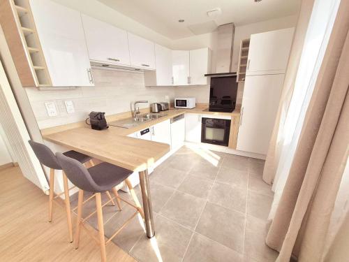 Photo de la galerie de l'établissement Appartement moderne lumineux près plage et commerces - FR-1-675-51, à Boulogne-sur-Mer