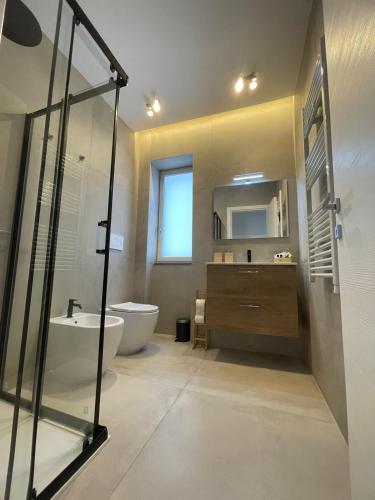 a bathroom with a tub and a sink and a toilet at B&B Cozzolino House's in Ercolano