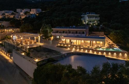 Kolam renang di atau dekat dengan Rodakino Mare,Beachfront & Cretan Meals by etouri