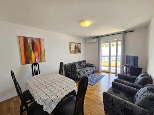 BLAZ 3 - Apartment 5 pax, terrace with sea view, 150 m from the beach