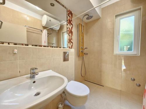 BLAZ 4 - Apartment for 6-8 persons, 150 m from the beach