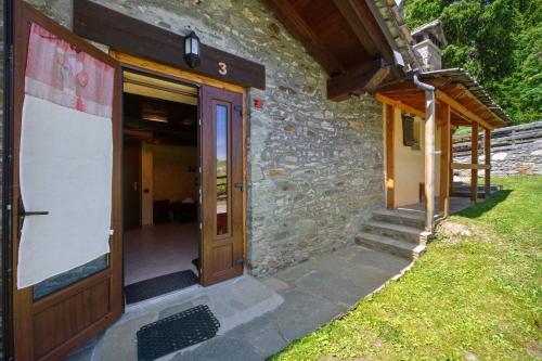 an entrance to a stone building with a wooden door at Arthemisia - Rhêmes-Notre-Dame in Rhêmes-Notre-Dame