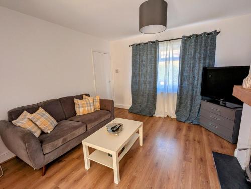 TV a/nebo společenská místnost v ubytování 3 bed home with parking