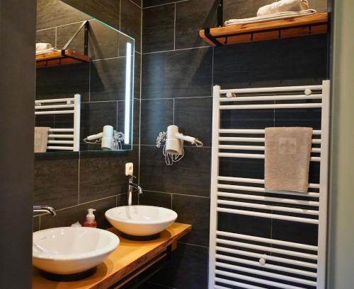 a bathroom with two sinks and a mirror at Pension Sonnenheim in Gmünd in Kärnten