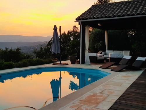 House with private pool & panoramic view