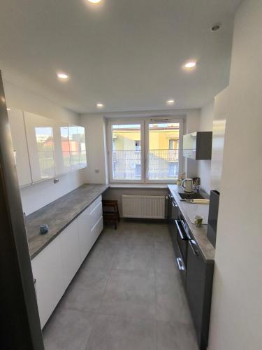 Η κουζίνα ή μικρή κουζίνα στο apartament przy cukierni