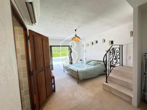 Ένα ή περισσότερα κρεβάτια σε δωμάτιο στο Le Mas du Gaudon, villa with private pool