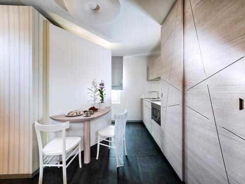 a kitchen and dining room with a table and chairs at Duomo Suites & Spa in Catania