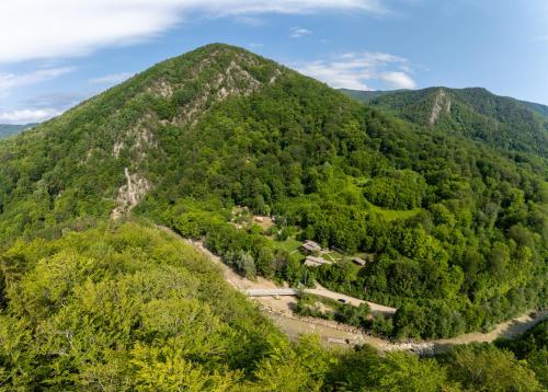 Φωτογραφία από το άλμπουμ του Green Camp - Adventure Glamping σε Gura Teghii