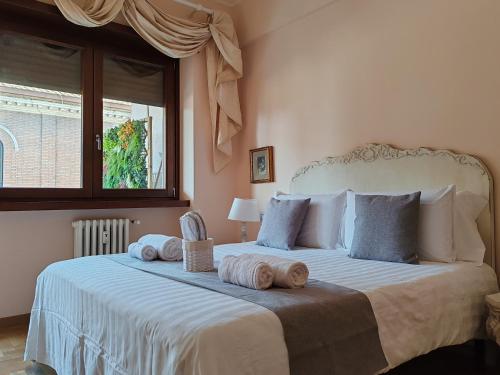 La Dolce Vita Of Via Veneto - Prestigious Apartment With Wonderful Terrace In the Historic Center