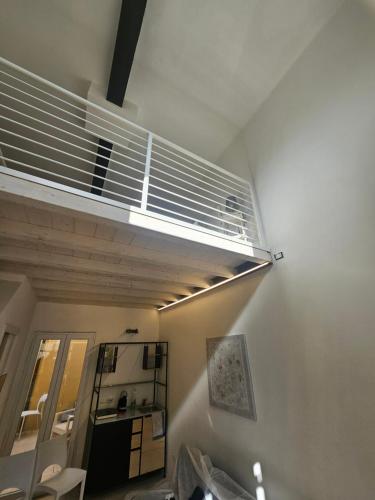 a room with a air conditioner on the wall at Allegra Viareggio Appartamento & Affittacamere Guest house in Viareggio