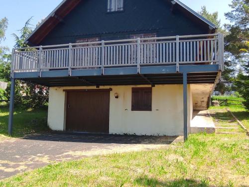 Chalet montagnard confortable à Super Besse avec grand terrain et parking privé - FR-1-814-139