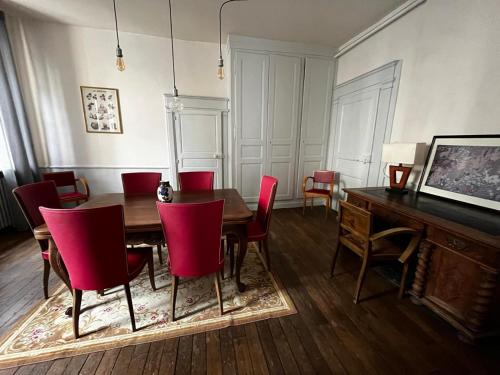 Posezení v ubytování La Villa Louana charme de l'ancien en cœur de ville