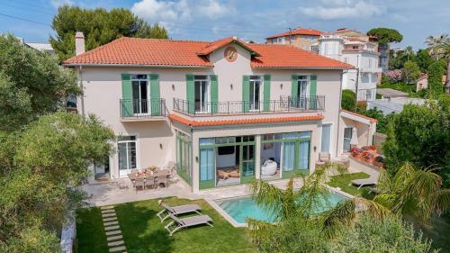 Central Luxurious Property