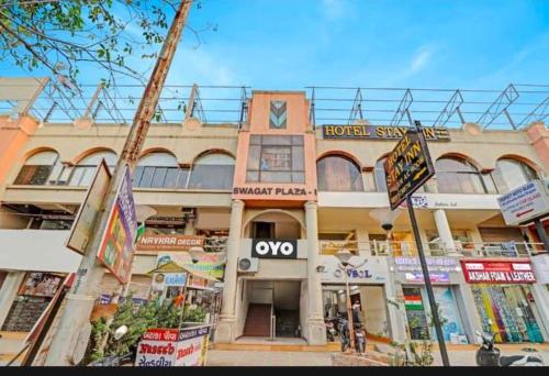 Pasar raya atau kedai lain di hotel atau berdekatan
