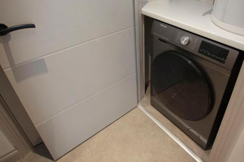 Modern Aparthotel by Principality Stadium photo 40