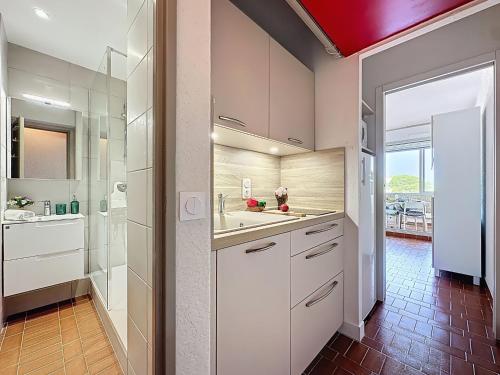 Apartment Le Quai aux Fleurs-9 by Interhome