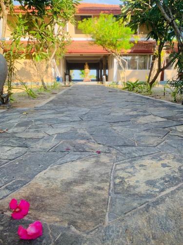 Taman di luar Dinuda Villas - Kalpitiya