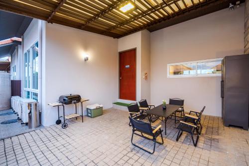 a room with a table and chairs in it at The Ville Jomtien- 3 Bedrooms Deluxe Pool Villa in Jomtien Beach