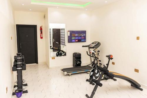 Gimnasio o equipo deportivo en Crowned Crest Apartments